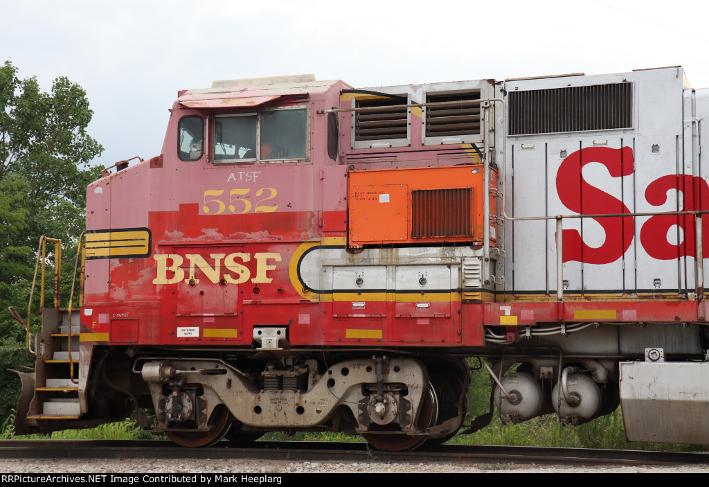 BNSF 552